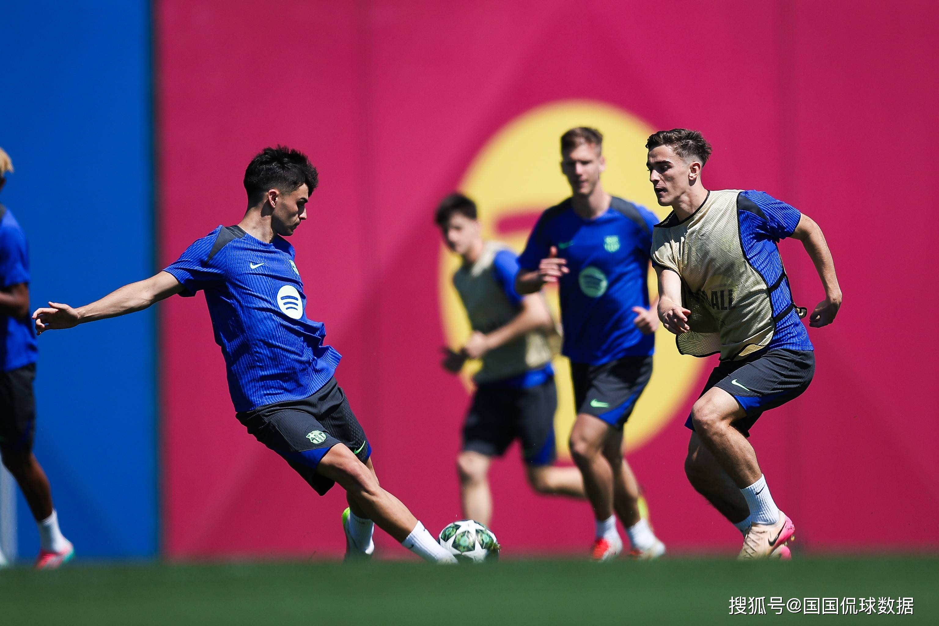 包含赛前英超焦点战，洛杉矶快船扳平良机，赛场秩序良好，赛程密集仍需轮换的词条