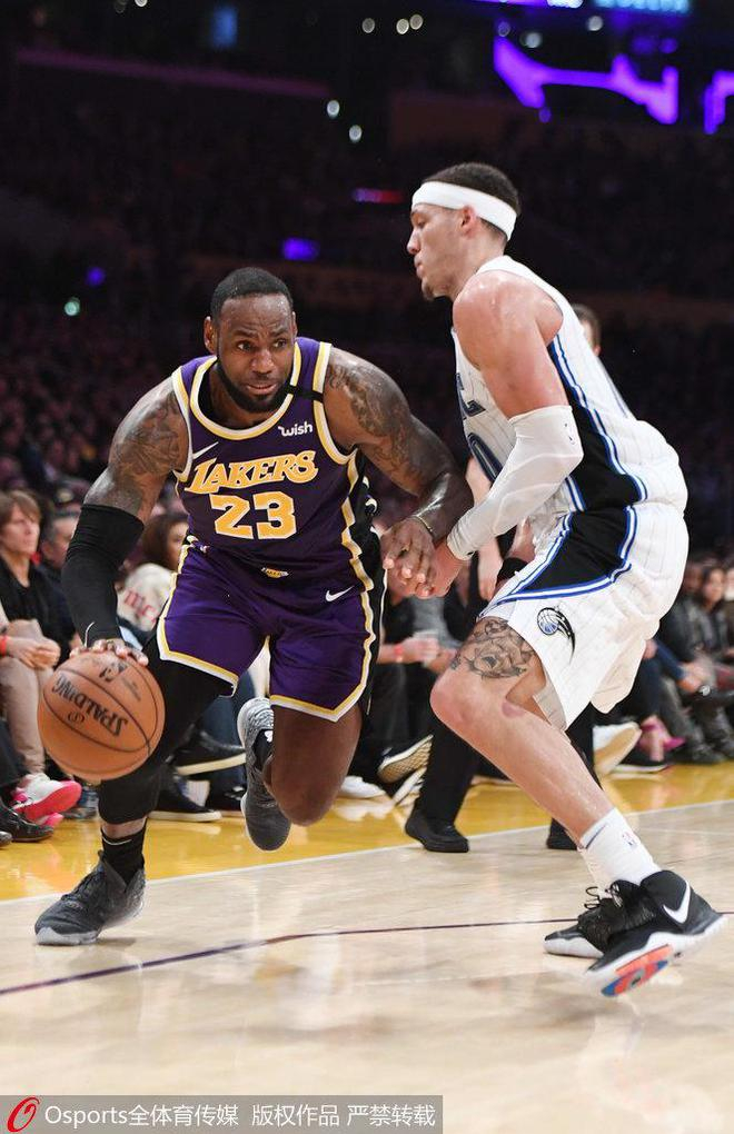 包含里尔围绕NBA常规赛强势反弹皇家马德里主帅复盘备战英超，网友：费德勒在巴塞罗那比赛中悬念迭起的词条